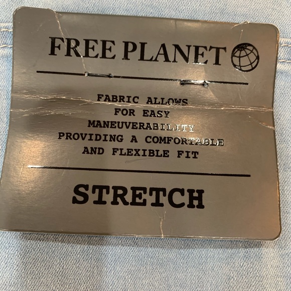 Free Planet Men’s Shorts - Picture 6 of 9